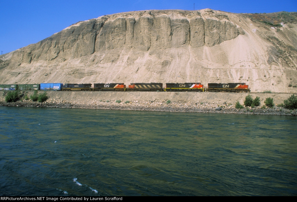 CN 2678 E/B